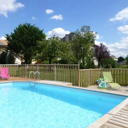 Vars, 5 Pieces, 10 Personnes - Fr-1-653-148 * Vars (Charente)